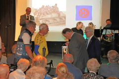 02 Bevrijdingsvuur wordt binnengebracht (Foto Ad Hartjes)