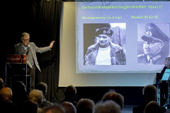 09 Presentatie oorlogshistoricus Jack Didden (Foto Wim Roelsma)