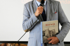 2019-06-30 Presentatie boek Meerwijk in kasteeltje Meerwijk (25) Uitreiking presentie exemplaren aan van Rappart en Thije-Hannes