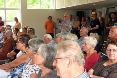 2019-06-30 Presentatie boek Meerwijk in kasteeltje Meerwijk (26) Uitreiking presentie exemplaren aan van Rappart en Thije-Hannes